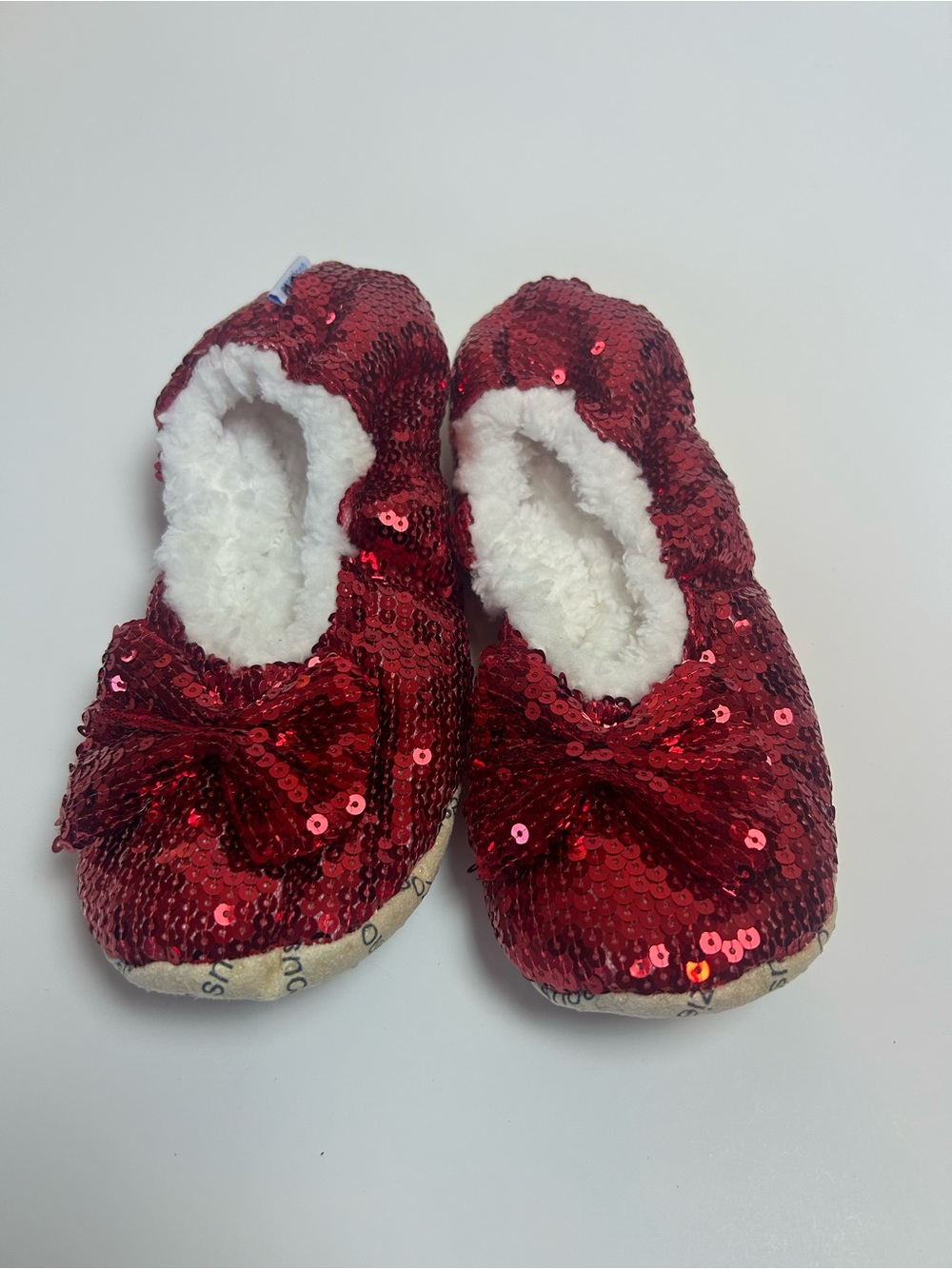 Snoozies Red Sequin Bow Slippers Women's Medium Cozy Sherpa Lined NWT